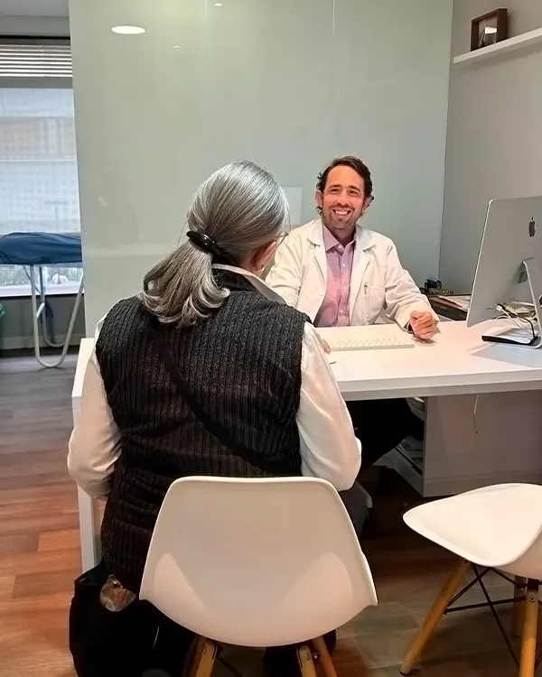 Img-Dr_Alejandro_Aparicio-Contacto-2
